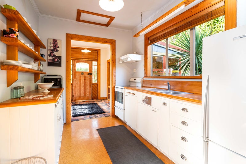 6 Moerangi Street, Broad Bay, Dunedin - Carousel 1