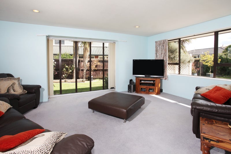 2 Beauford Place, Parklands, Christchurch - Carousel 2