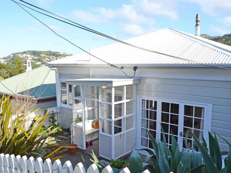 42 Tiber Street, Island Bay, Wellington - Carousel 1