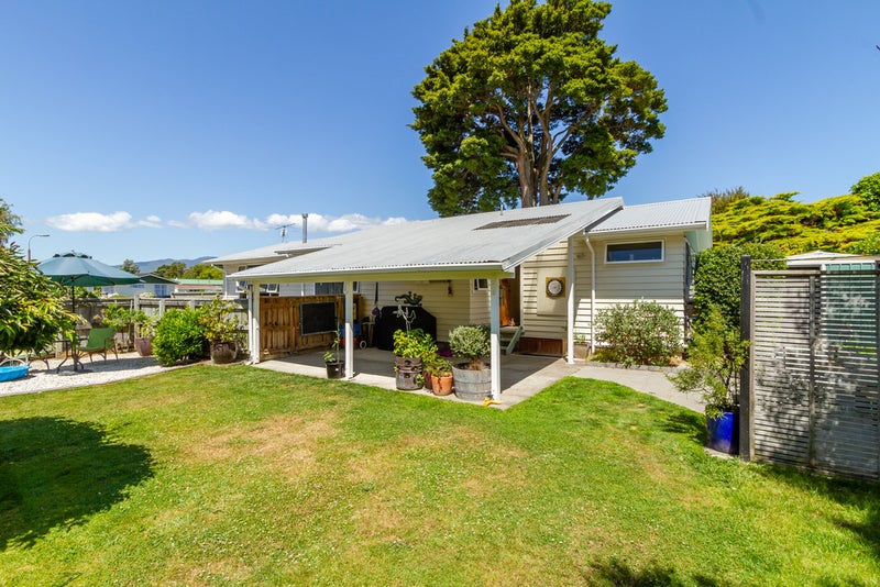 5 Ruapae Grove, Trentham, Upper Hutt - Carousel 1