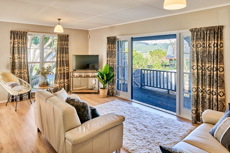 61 Gloaming Hill, Titahi Bay, Porirua - Carousel 2