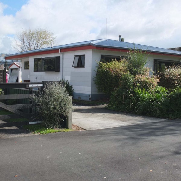 7 Montgomery Crescent, Bader, Hamilton - Carousel 1