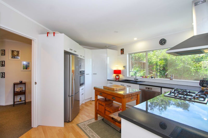 1/272 Glamorgan Drive, Northcross, Auckland - Carousel 2