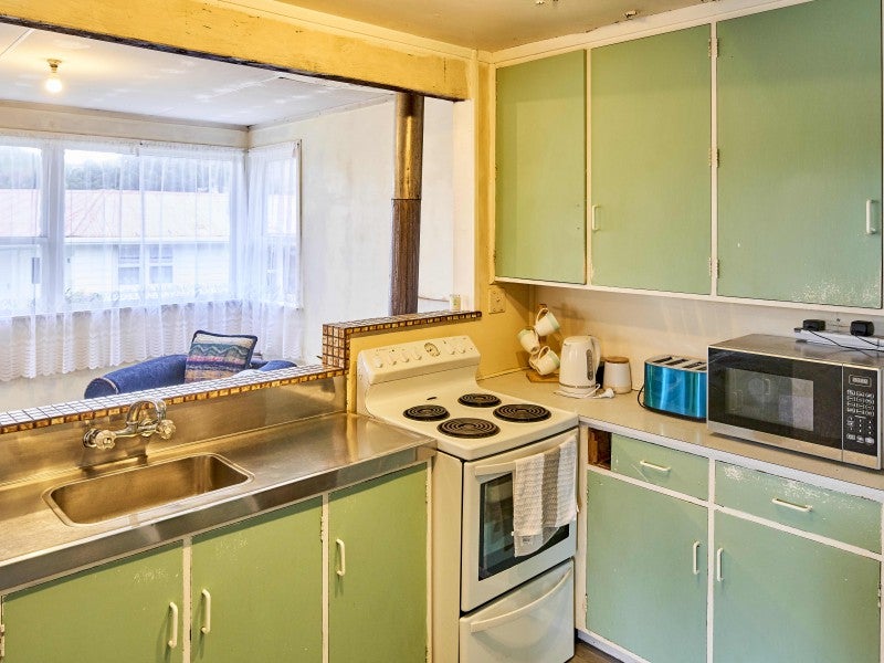 6 Marne Grove, Waitangirua, Porirua - Carousel 2