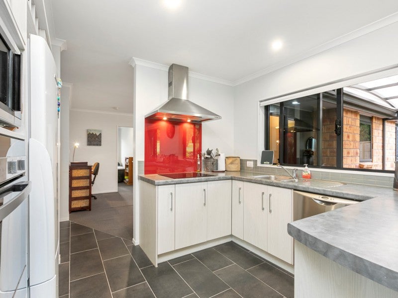 8 Dumfries Place, Pyes Pa, Tauranga - Carousel 2