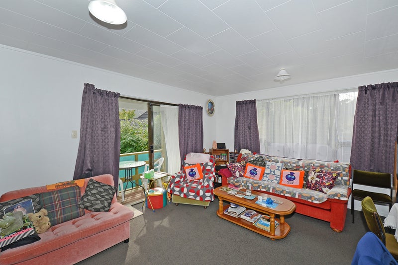 15 Amber Grove, Birchville, Upper Hutt - Carousel 2