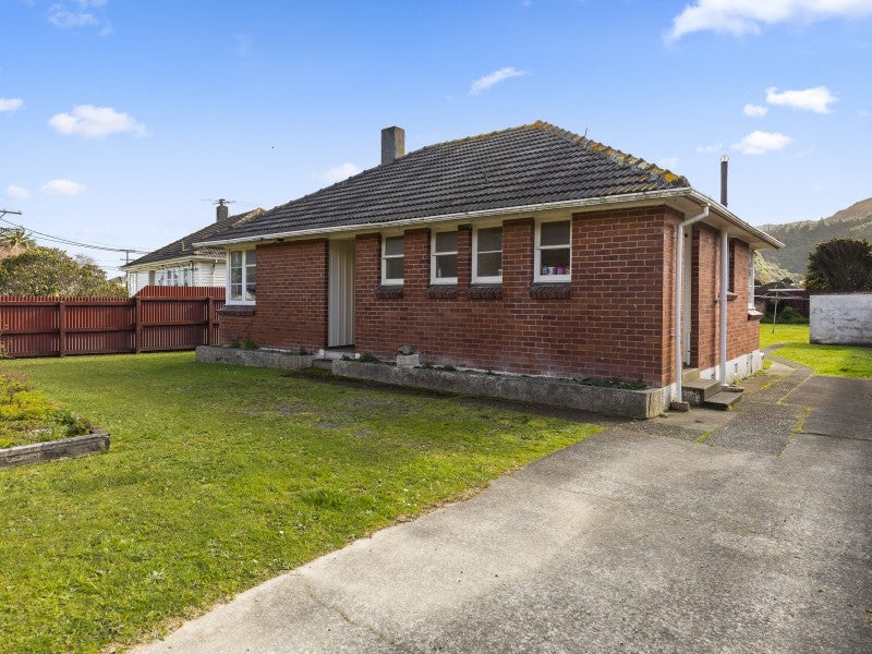 19 Farmer Crescent, Taita, Lower Hutt - Carousel 1