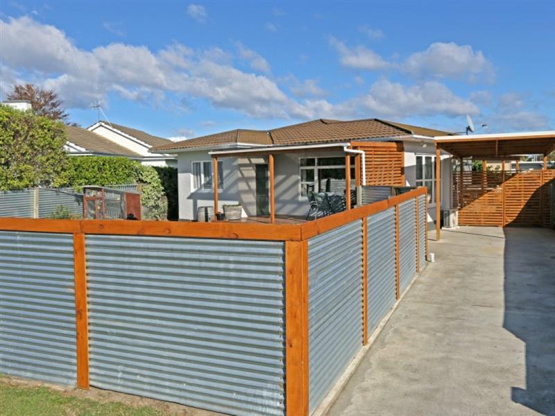 801 Maitland Crescent, Mayfair, Hastings - Carousel 1