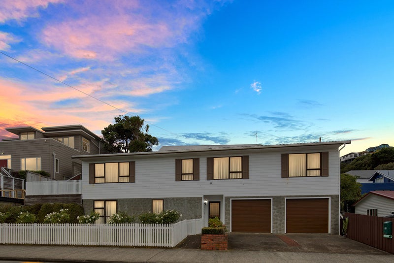 209 Clyde Street, Island Bay, Wellington - Carousel 1