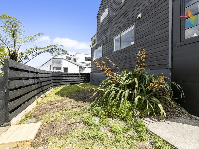 2/22 Matuhi Street, Tirohanga, Lower Hutt - Carousel 19