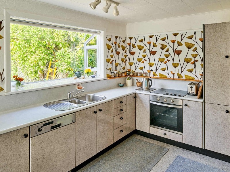 2 Purdy Street, Naenae, Lower Hutt - Carousel 1