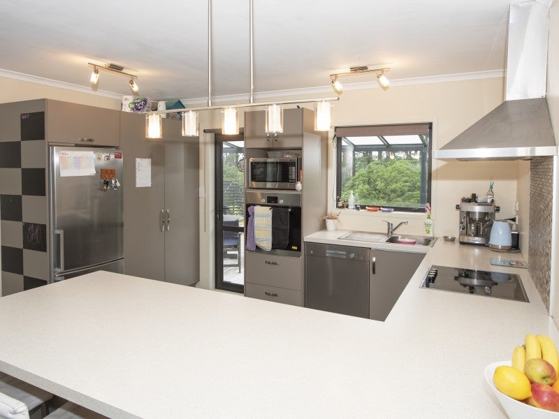 8 Dunbar Place, Highlands Park, New Plymouth - Carousel 2