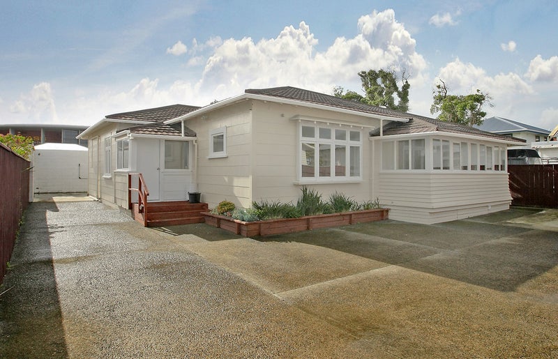 143 Rongotai Road, Kilbirnie, Wellington - Carousel 1