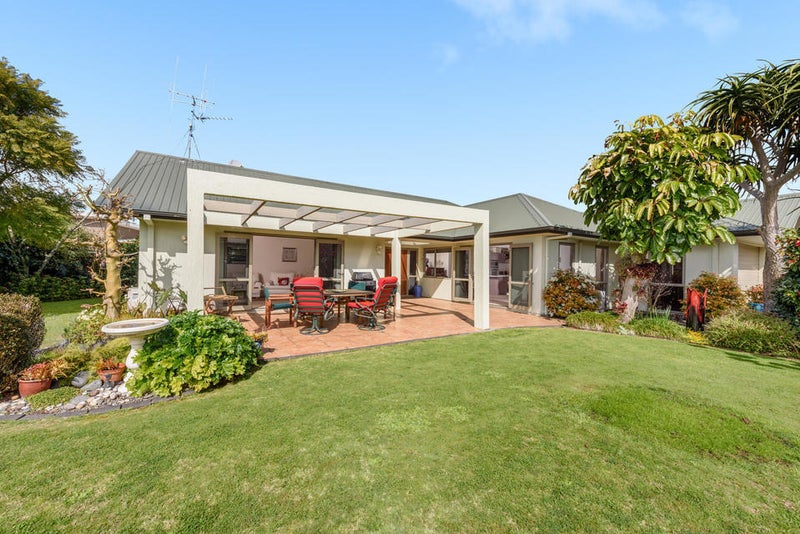 21 Braeburn Place, Bethlehem, Tauranga - Carousel 1