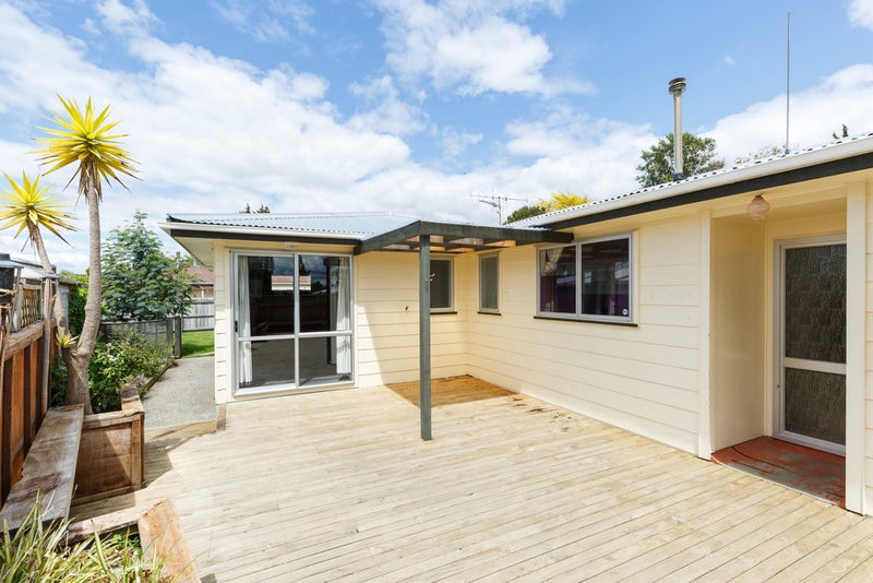 11 Capri Place, Awapuni, Palmerston North - Carousel 2