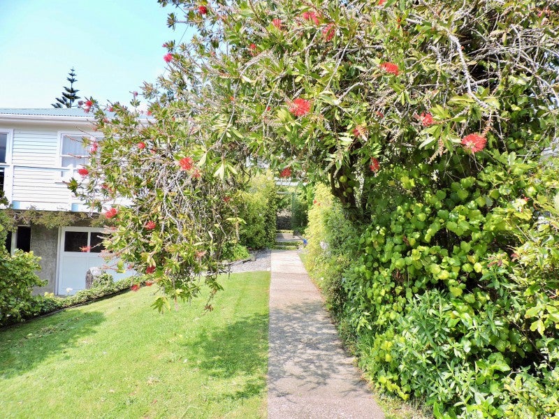 13 Redwood Avenue, Tawa, Wellington - Carousel 2