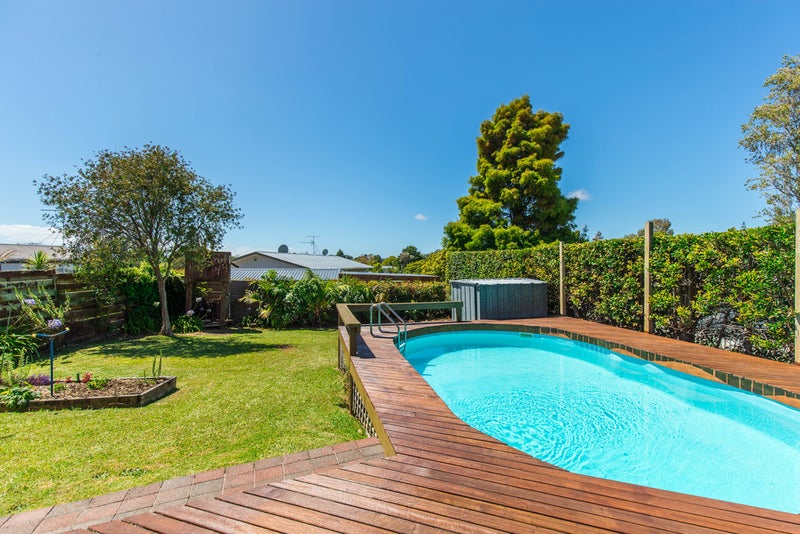 53 Canberra Avenue, Lynfield, Auckland - Carousel 24