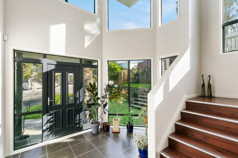 5 Dress Circle, Newlands, Wellington - Carousel 2