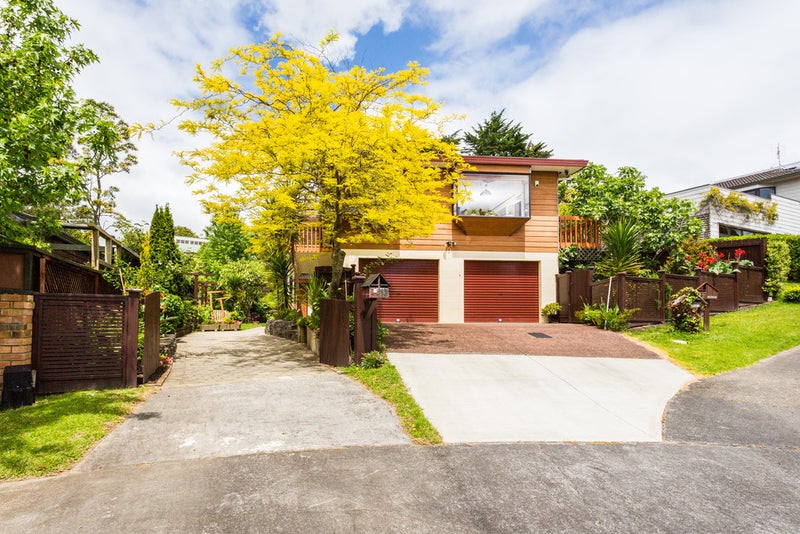 8 Kirkdale Place, Northcross, Auckland - Carousel 1