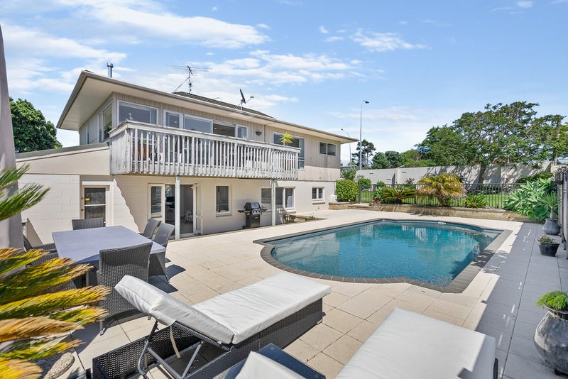 1/371 East Coast Road, Mairangi Bay, Auckland - Carousel 1