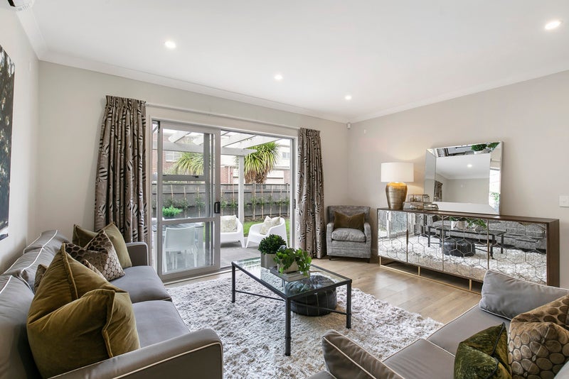 12 Guard Crescent, Stonefields, Auckland - Carousel 2