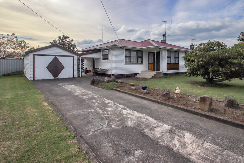 10 Warwick Crescent, Taradale, Napier - Carousel 2