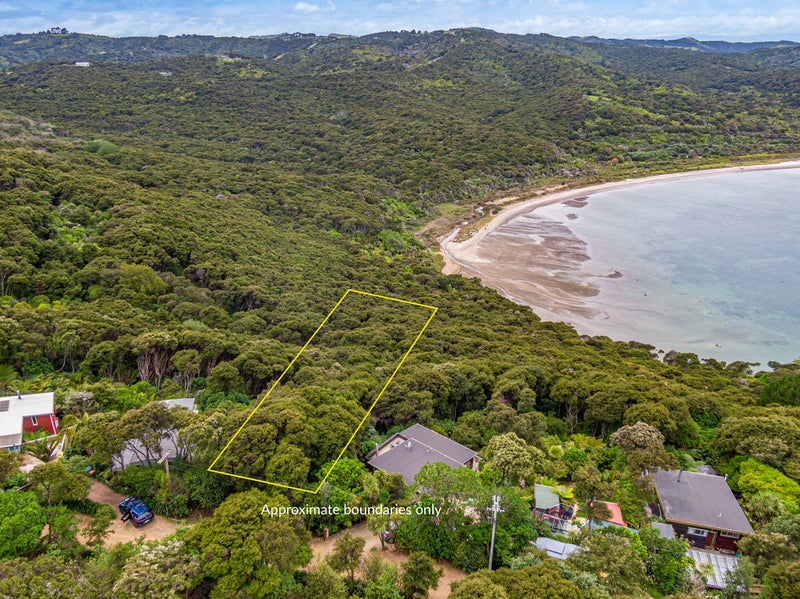 16 Bella Vista Road, Ōmiha, Waiheke Island - Carousel 1