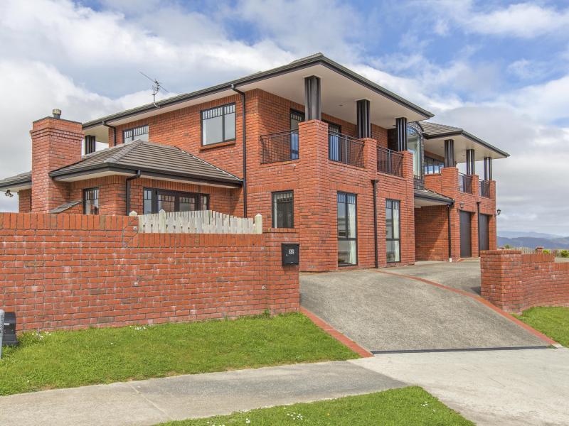 32 Arahiwi Grove, Tirohanga, Lower Hutt - Carousel 1