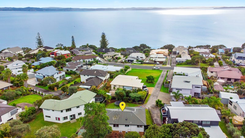 7 Pacific Parade, Army Bay, Whangaparaoa - Carousel 1