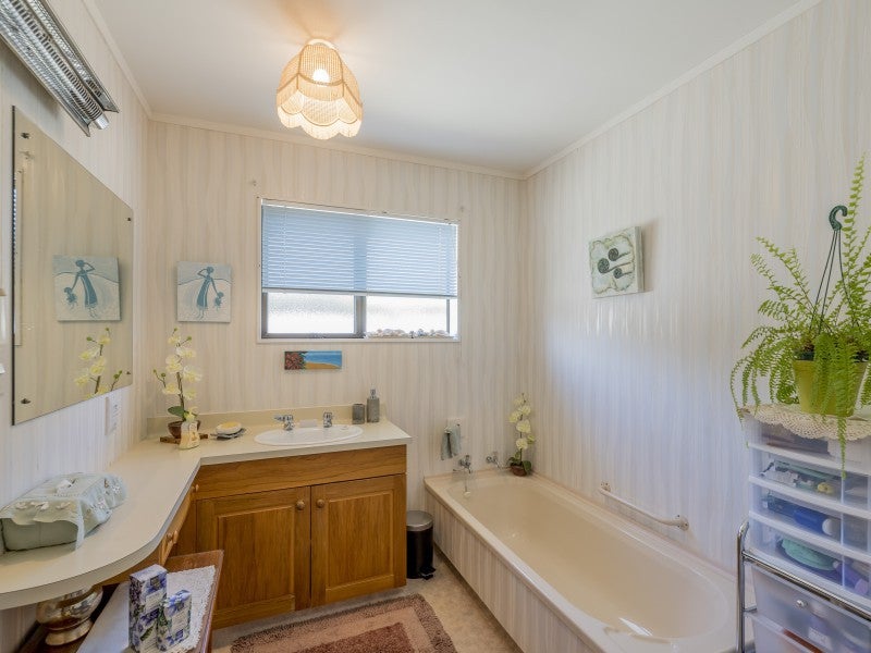 29 Rosebank GR, Waikanae, Waikanae - Carousel 13