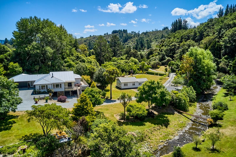 255 Plateau Road, Te Marua, Upper Hutt - Carousel 1
