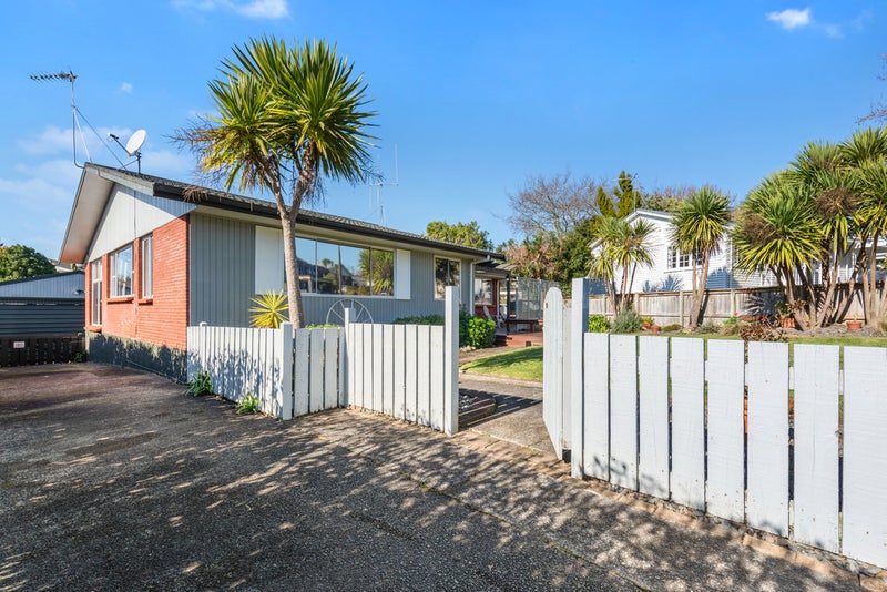 7 Dawn Rise, Glenview, Hamilton - Carousel 2