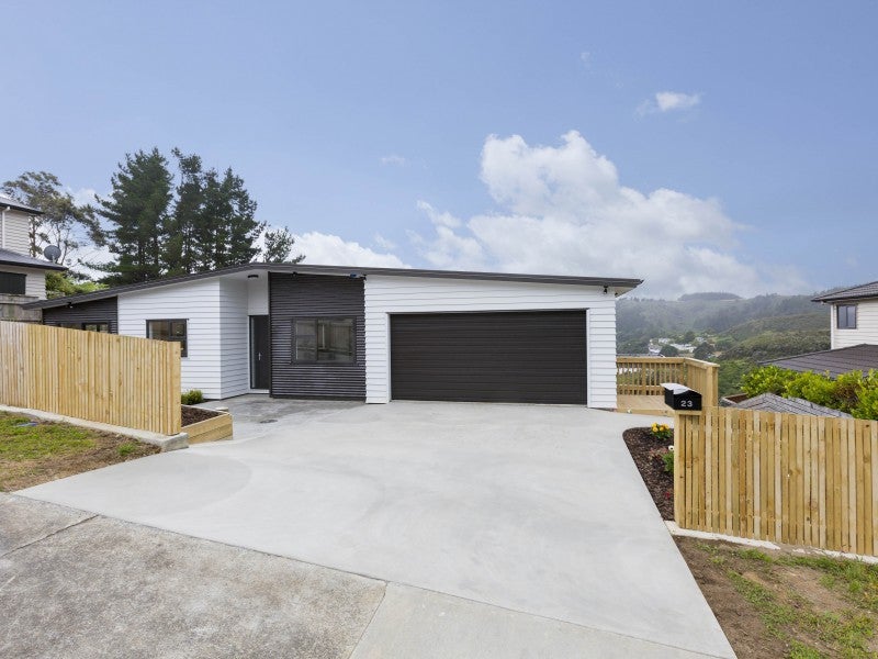 23 King Charles Drive, Kingsley Heights, Upper Hutt - Carousel 1