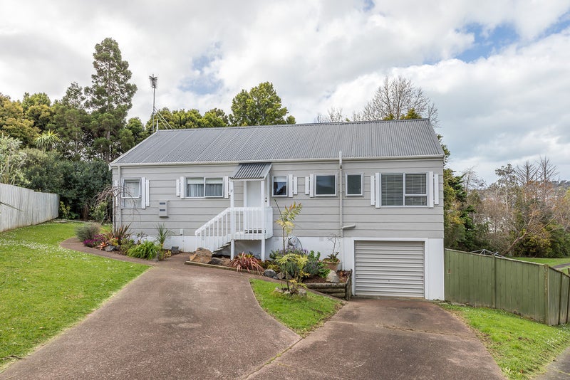 17 Celeste Place, Totara Vale, Auckland - Carousel 1