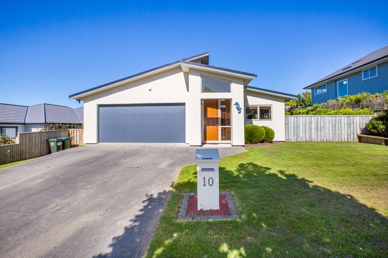 10 Routeburn Avenue, Aotea, Porirua - Carousel 1