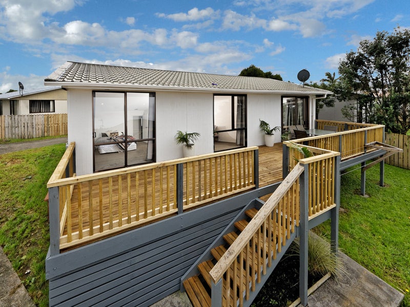 2/6 Flaunty Place, West Harbour, Auckland - Carousel 1