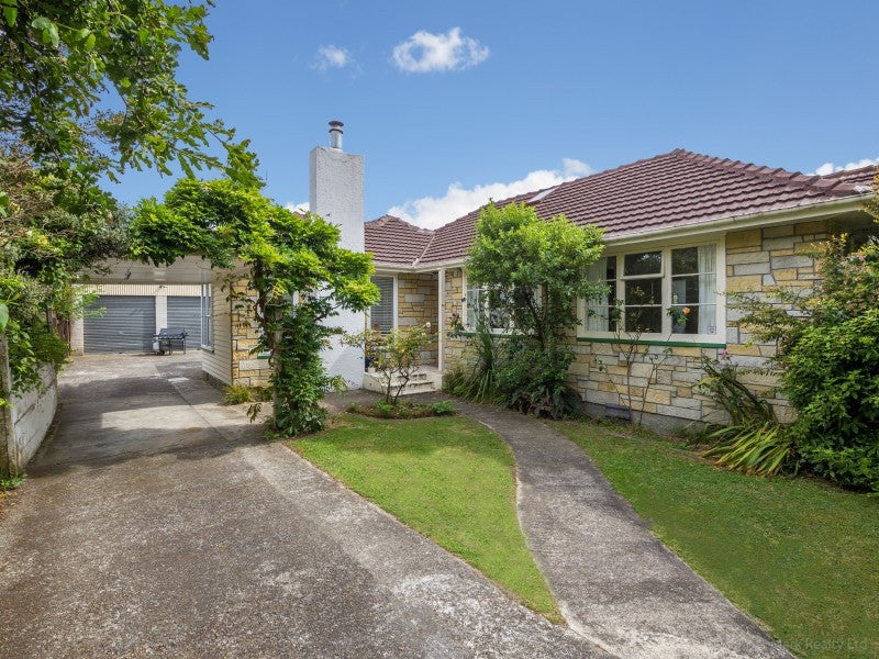 34 Shakespeare Avenue, Trentham, Upper Hutt - Carousel 1