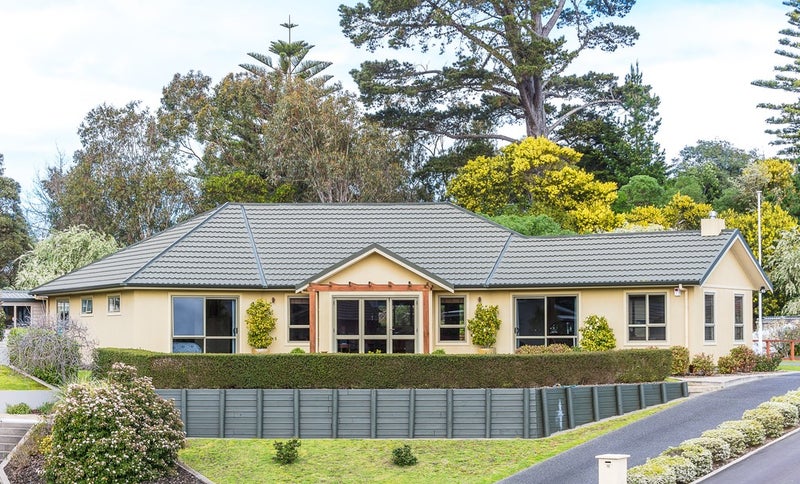 10 Suffolk Drive, Otamatea, Whanganui - Carousel 1