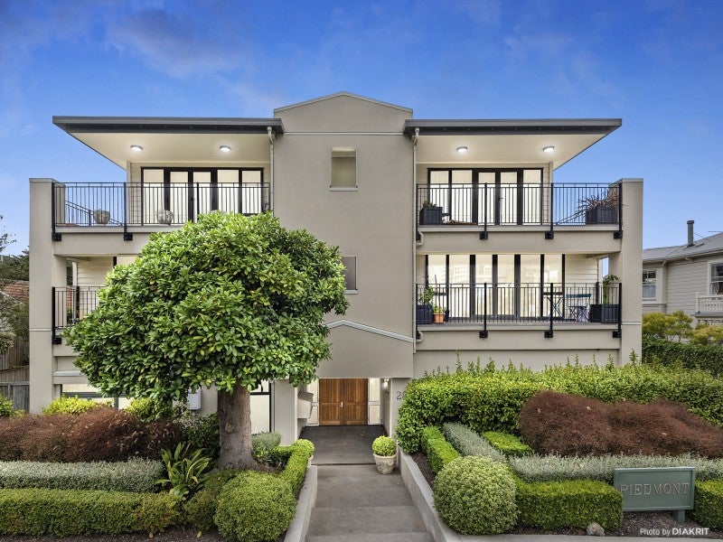 8/28 Hobson Street, Thorndon, Wellington - Carousel 1