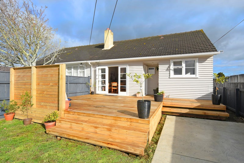 20B CAMP ST, TRENTHAM, UPPER HUTT - Carousel 1