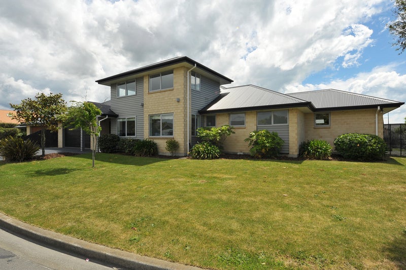 4 Woodhaven Place, Parklands, Christchurch - Carousel 1