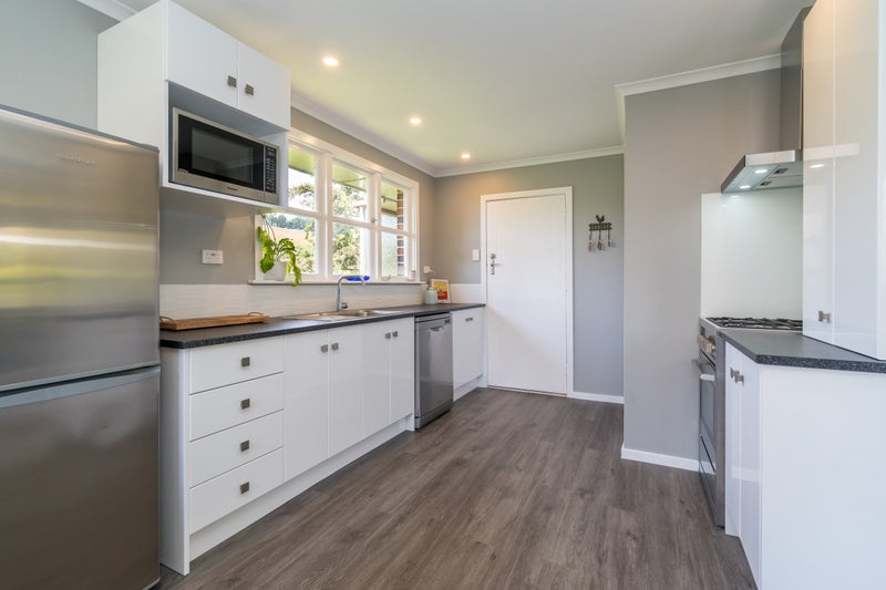 86 Koremata Street, Green Island, Dunedin - Carousel 2