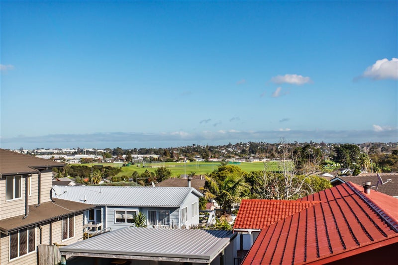 34 Lewisham Street, Highland Park, Auckland - Carousel 1