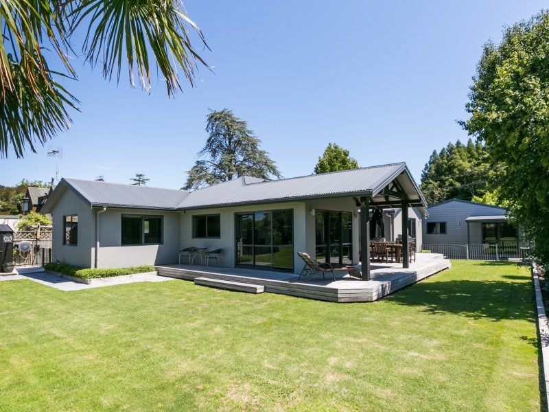12 Jervois Road, Jervoistown, Napier - Carousel 1