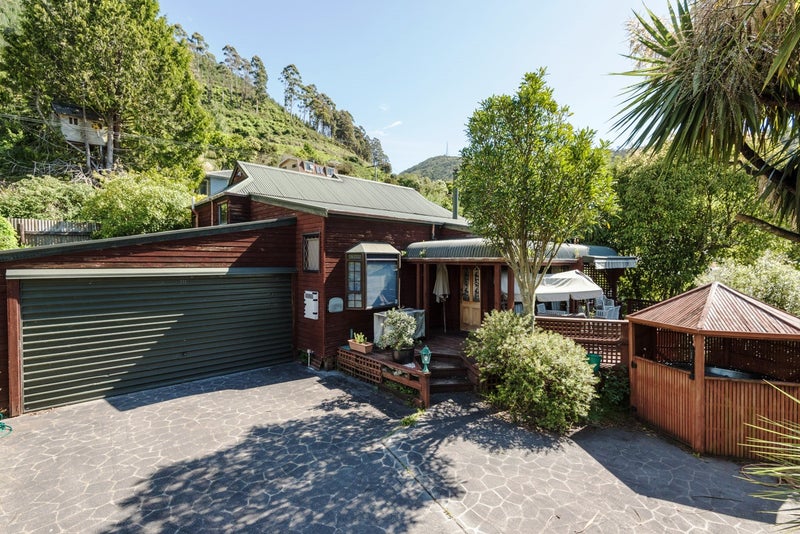 6 Brook Terrace, The Brook, Nelson - Carousel 1