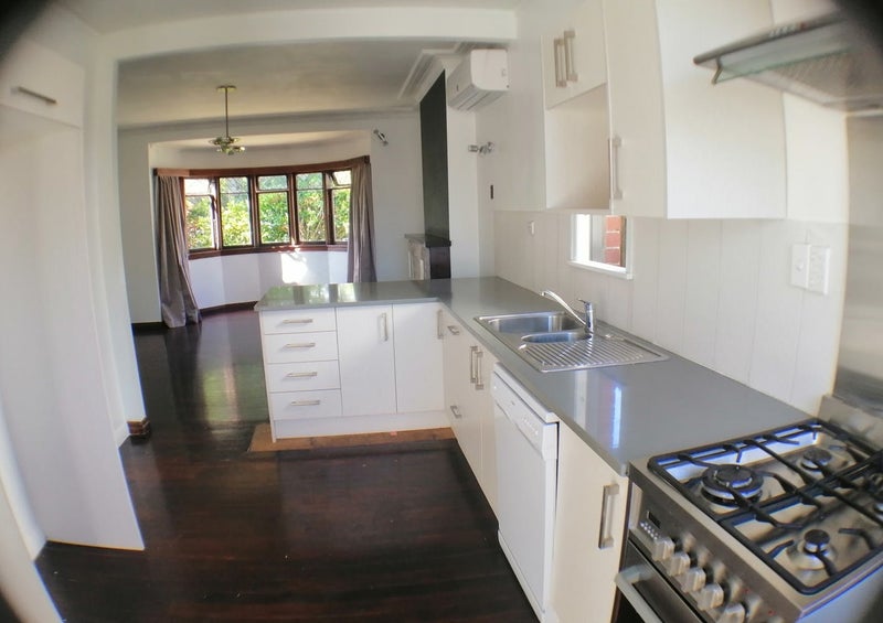 1/5 Rewa Road, Three Kings, Auckland - Carousel 2