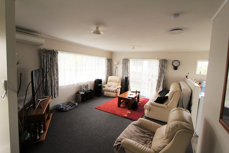 2/65 Etherton Drive, Weymouth, Auckland - Carousel 2