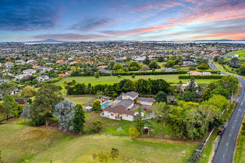 356 Point View Drive, Shamrock Park, Auckland - Carousel 2