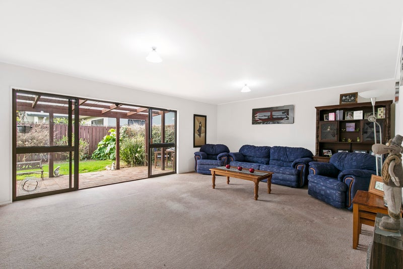 1/2 Ross Martin Court, Conifer Grove, Takanini - Carousel 2