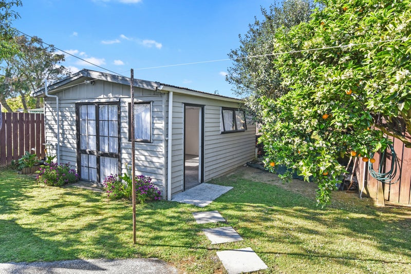 21 Waimahia Avenue, Weymouth, Auckland - Carousel 1